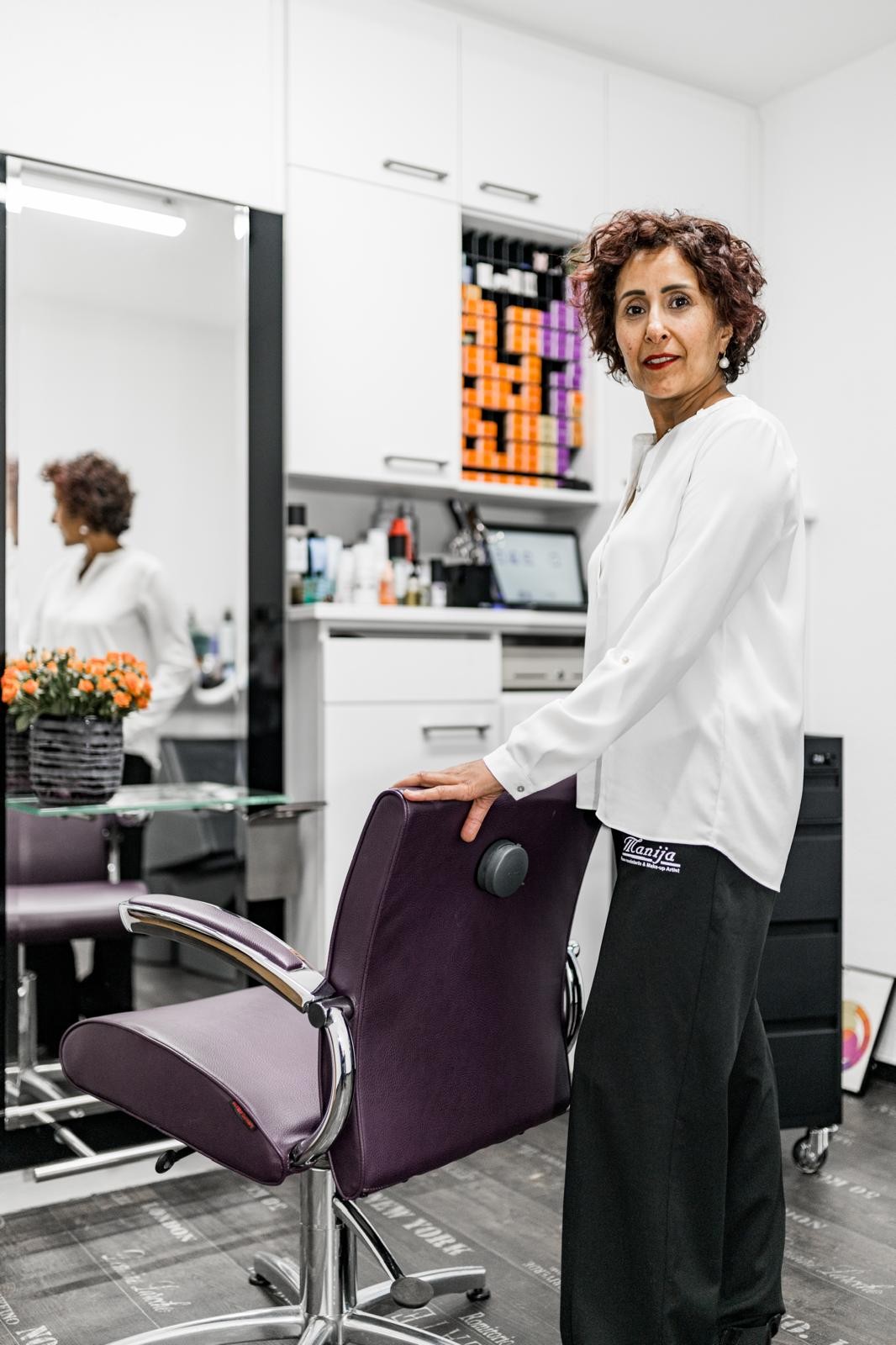 Manija in ihrem Salon